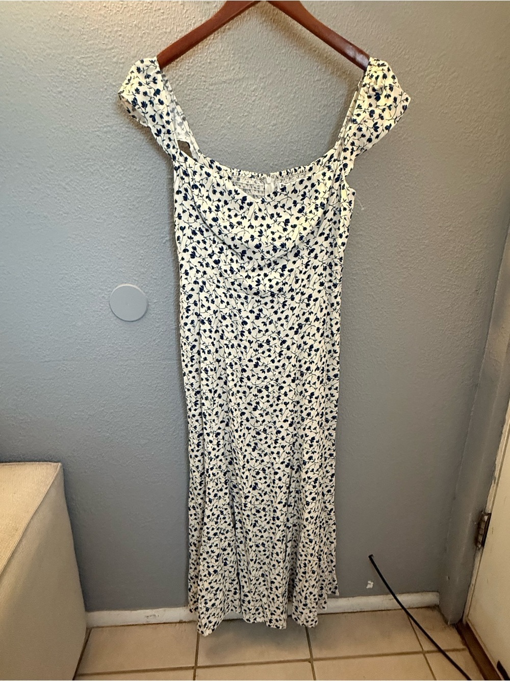 Reformation Bryson Midi Dress with Blue Floral Print - Picture 4 of 6